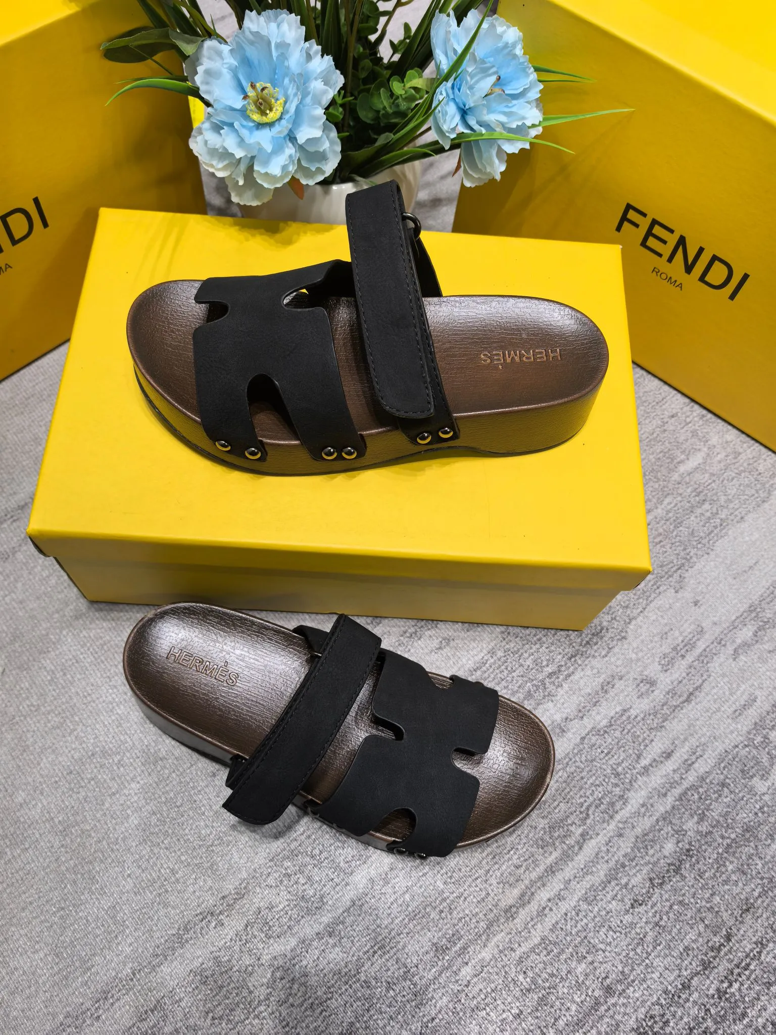 👟👟Ex-factory price 480👟👟Hermes second uncle clog slippers, original development + British retro design, classic and durable! The ultimate 1:1 body shape, imported high-end fabrics showing exquisite texture! Customized A-grade wood sole with mold opening and luxurious packaging! - Unique quality, 35-40 41 42 customized, non-refundable and non-exchangeable